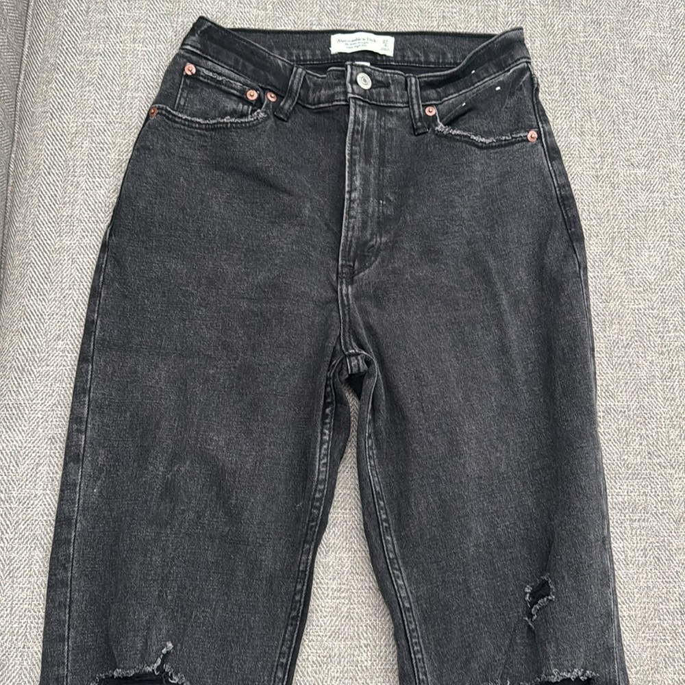A&F- The Ankle Straight Ultra High Rise Curve Love Jeans - Picture 6 of 16